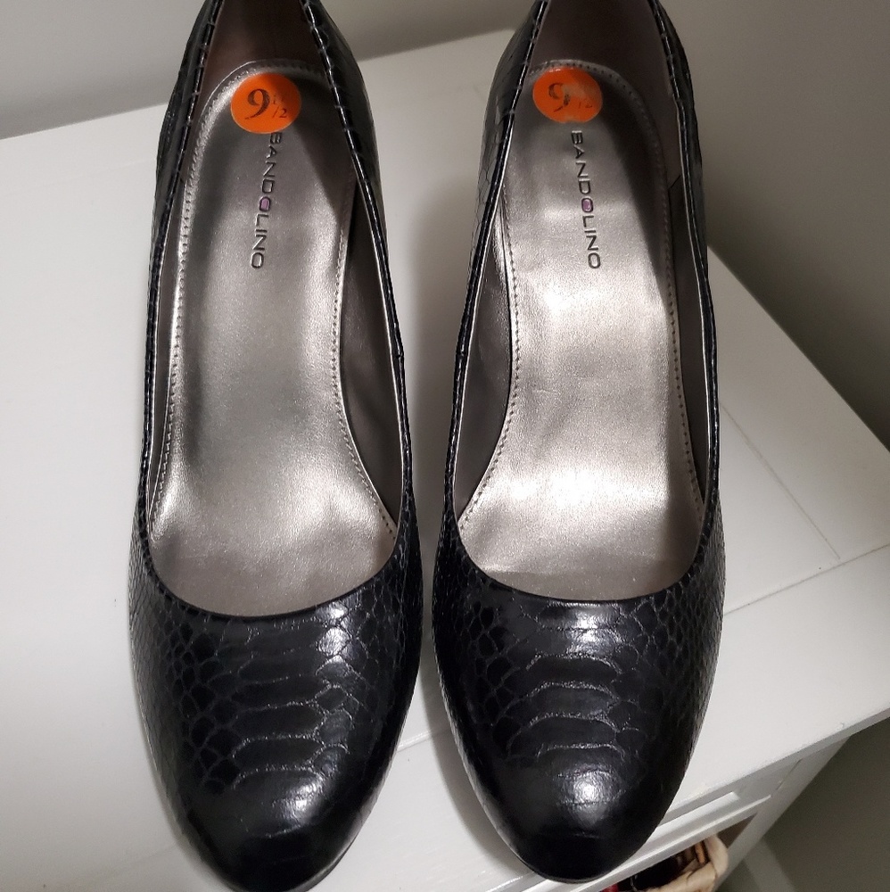 Bandolino black wedge dress shoe